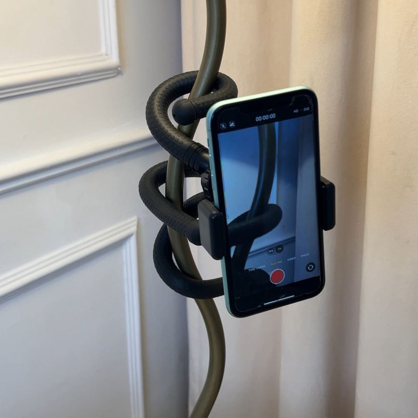 Flexible Octopus Table Top Tripod with Bluetooth Remote For SmartPhones